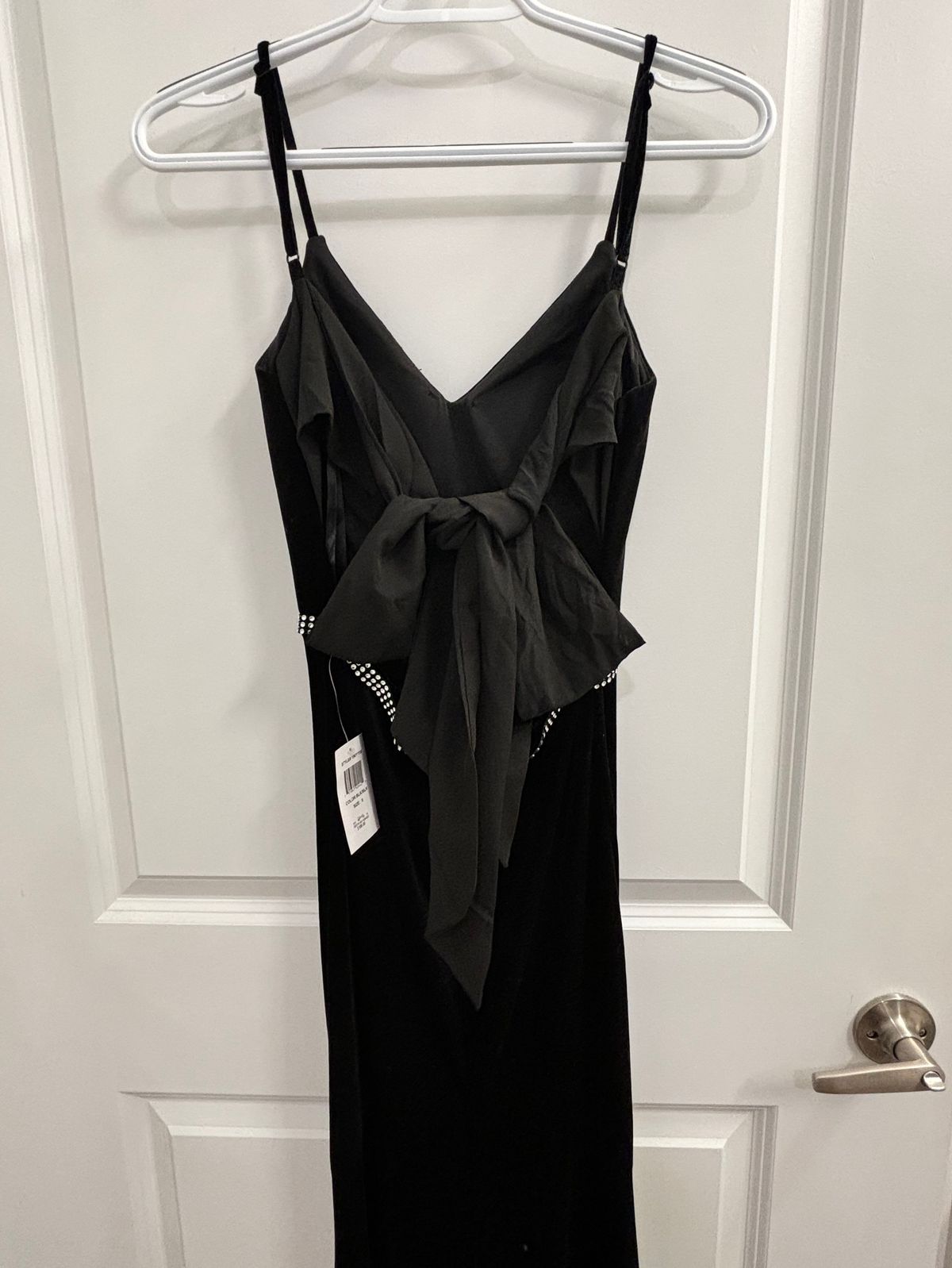 Size 0 Prom Plunge Velvet Black Mermaid Dress on Queenly
