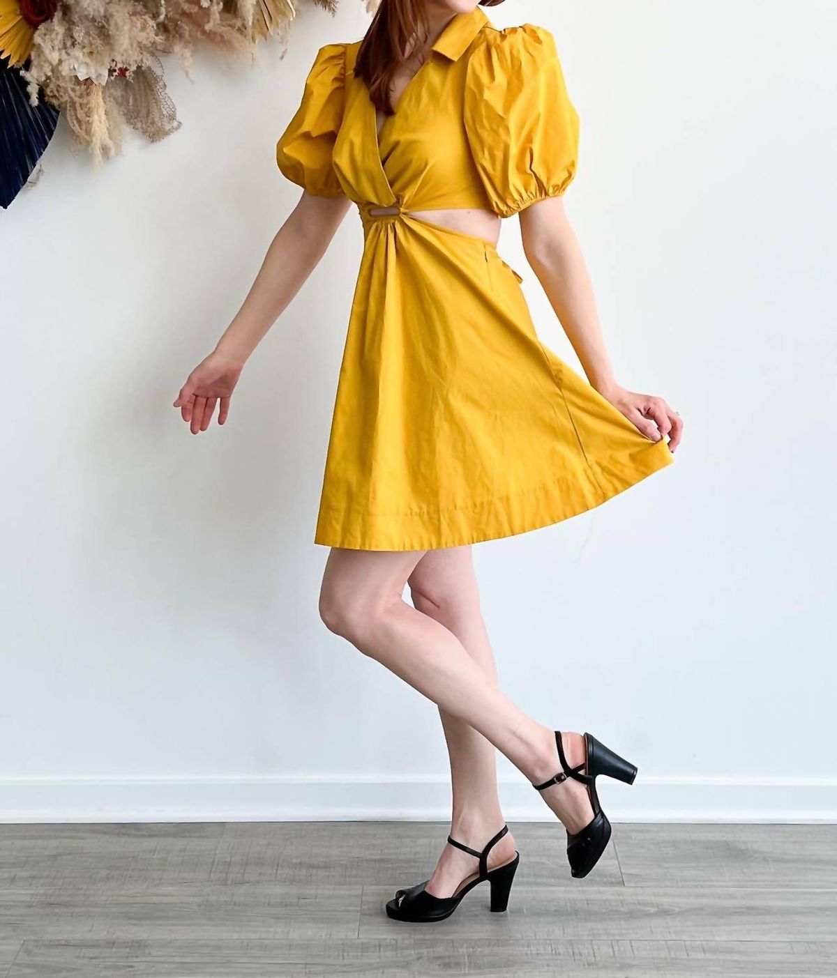 Style 1-2095614939-3011 En Saison Size M High Neck Yellow Cocktail Dress on Queenly