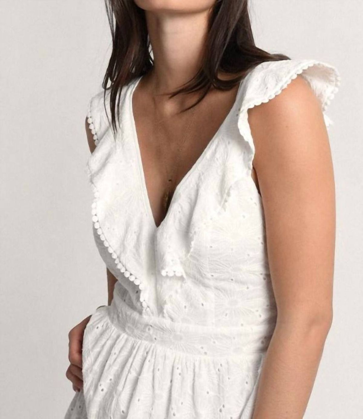 Style 1-67986260-3855 MOLLY BRACKEN Size XS High Neck White Cocktail Dress on Queenly