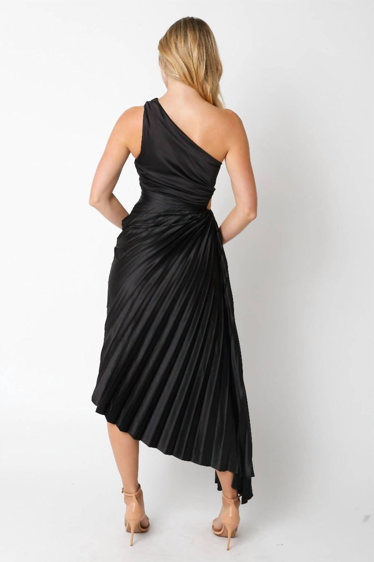 Style 1-792155289-2901 OLIVACEOUS Size M Off The Shoulder Black Cocktail Dress on Queenly