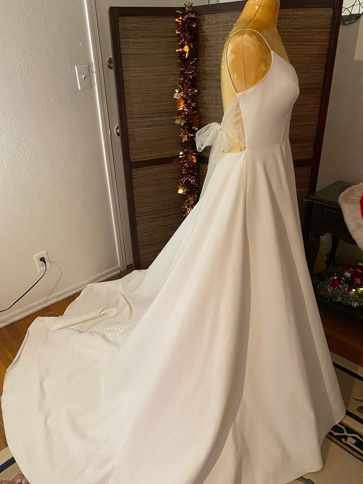 Style 7211zz Stella York Size 12 Wedding Plunge White Ball Gown on Queenly