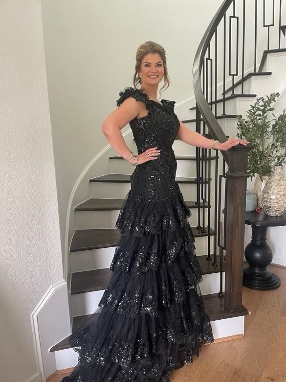 Sherri Hill Size 8 Black Cocktail Dress on Queenly