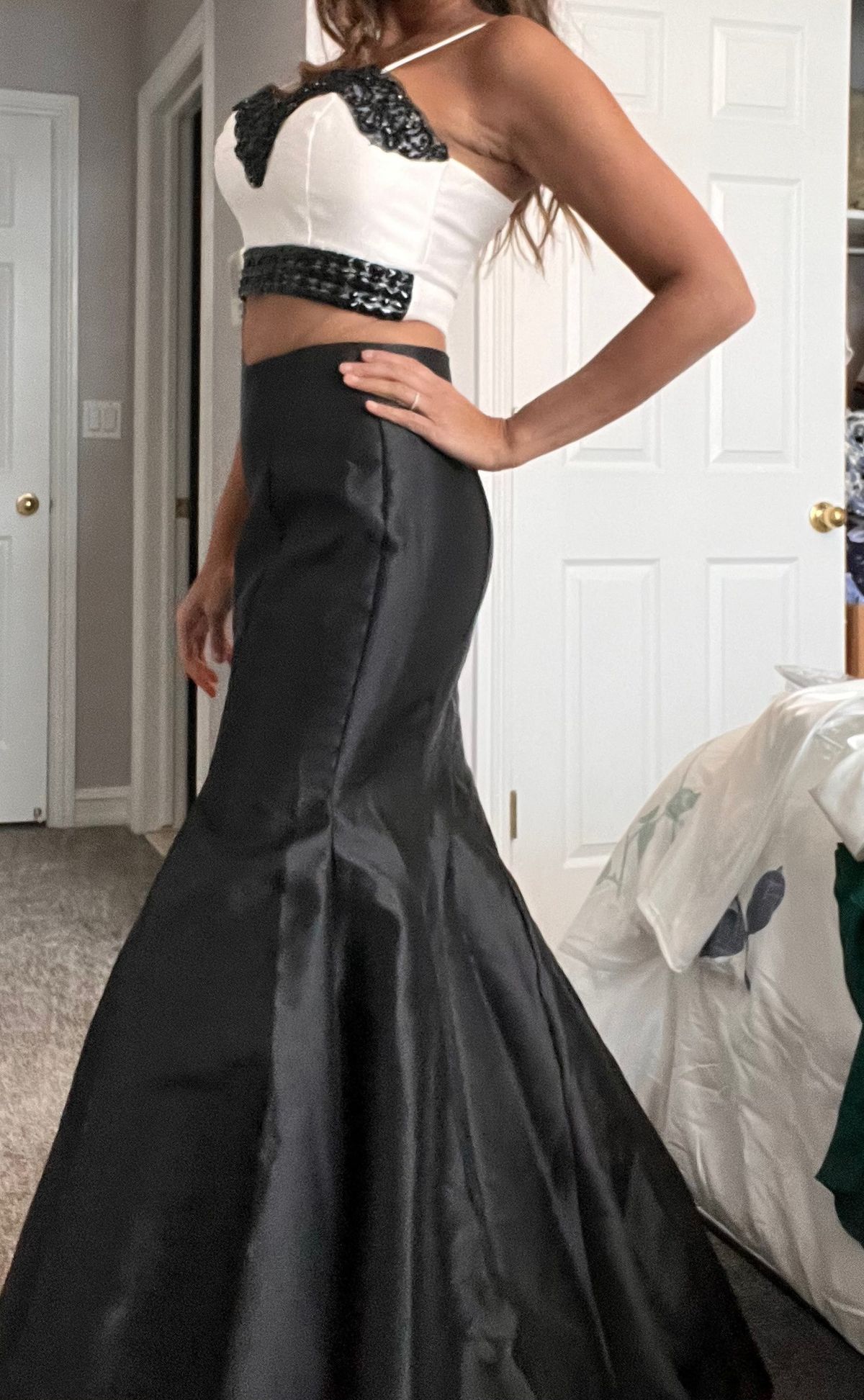 Size 4 Prom Plunge Black Mermaid Dress on Queenly