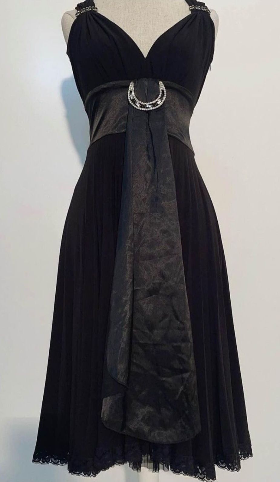 Size 10 Homecoming Plunge Black Cocktail Dress on Queenly