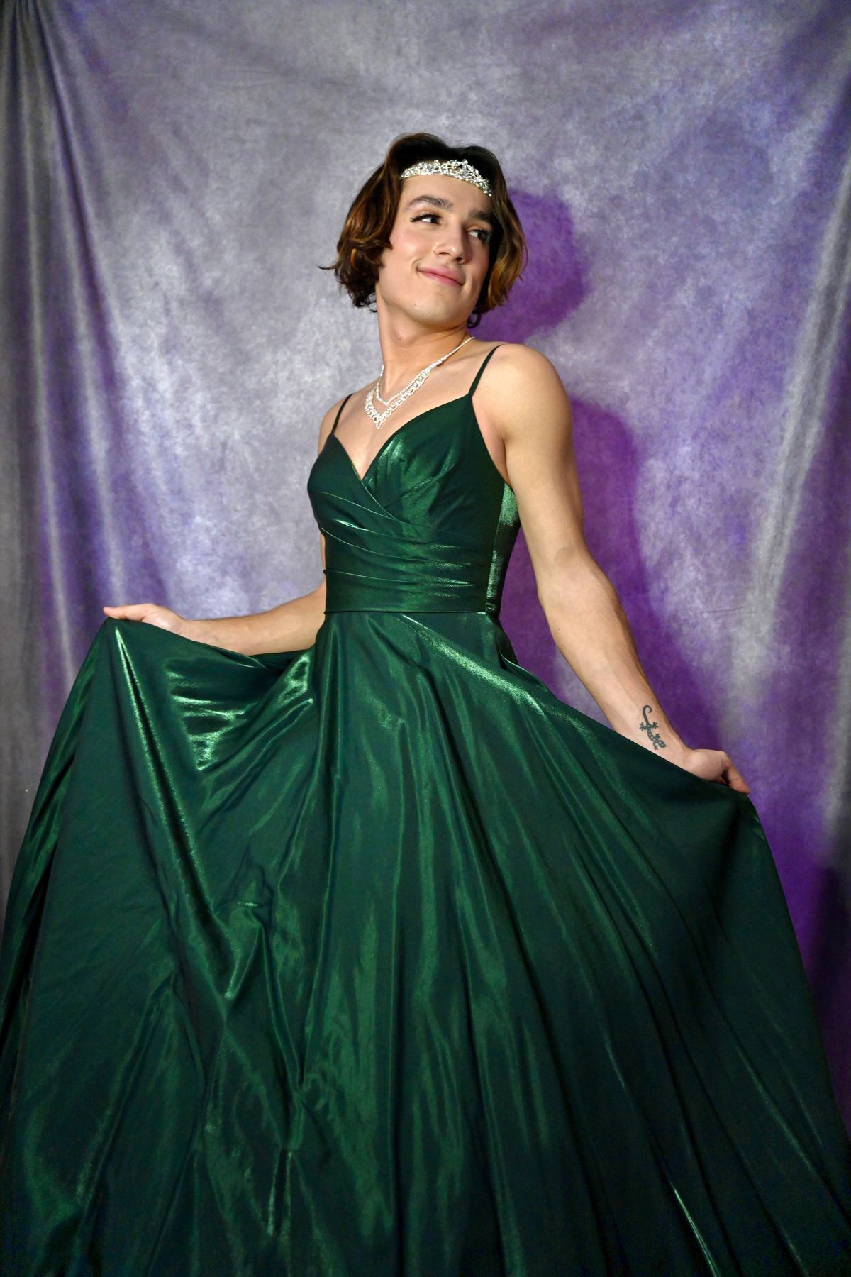 Dancing Queen Size 4 Prom Plunge Green Ball Gown on Queenly