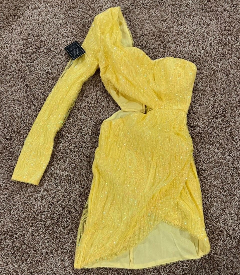 Dressmeze Size XS Homecoming One Shoulder Sheer Yellow Cocktail Dress on Queenly