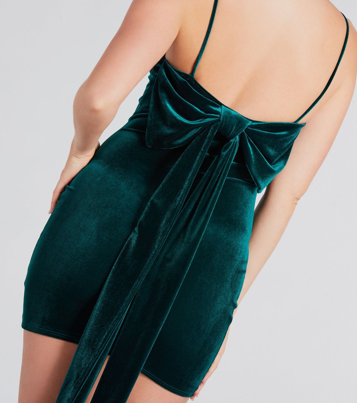 Style 05101-2651 Windsor Size S Nightclub Velvet Green Cocktail Dress on Queenly