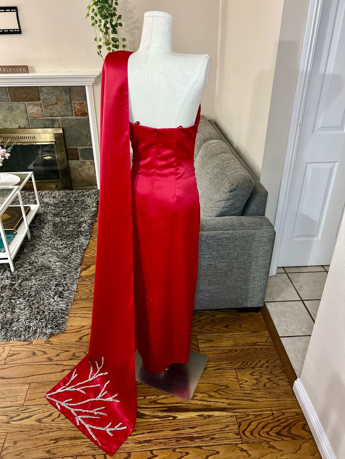 Size S Prom One Shoulder Red A-line Dress on Queenly