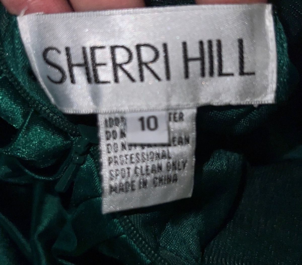 Style I don’t have the price tag. Sherri Hill Size 10 Homecoming Strapless Lace Emerald Green Cocktail Dress on Queenly