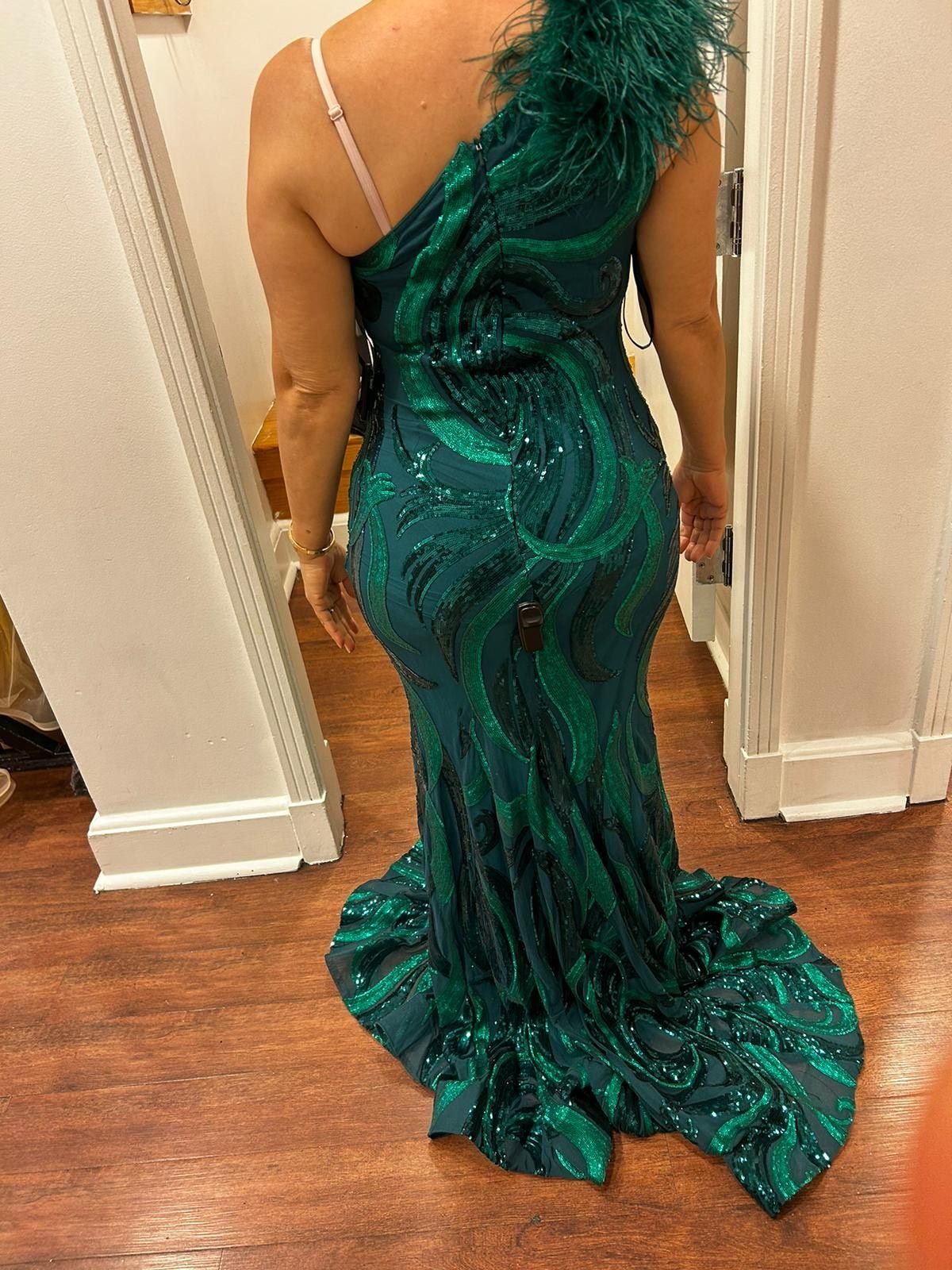 Size 10 Prom Plunge Green Mermaid Dress on Queenly