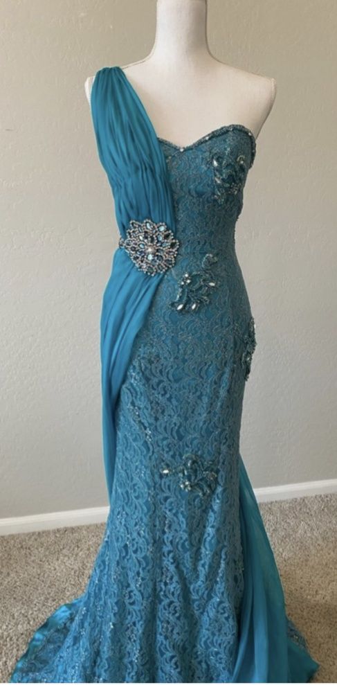 Terani Couture Size 4 Blue Floor Length Maxi on Queenly