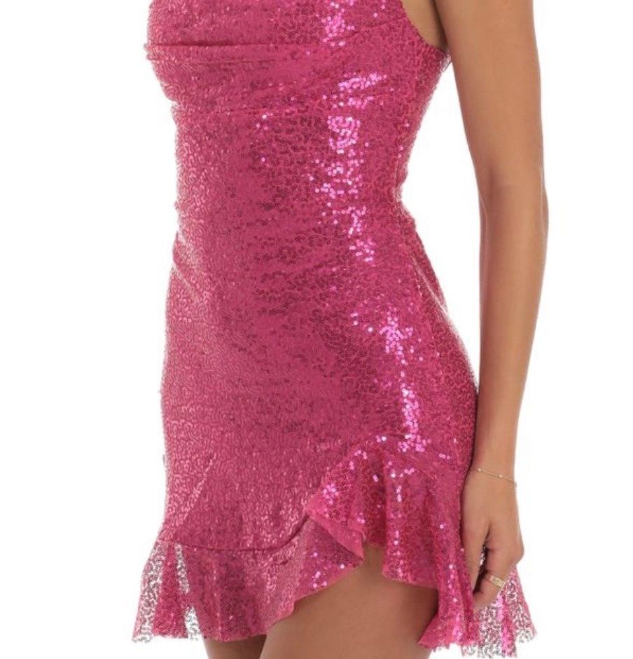 Lucy In The Sky Size S Homecoming Plunge Pink Cocktail Dress on Queenly