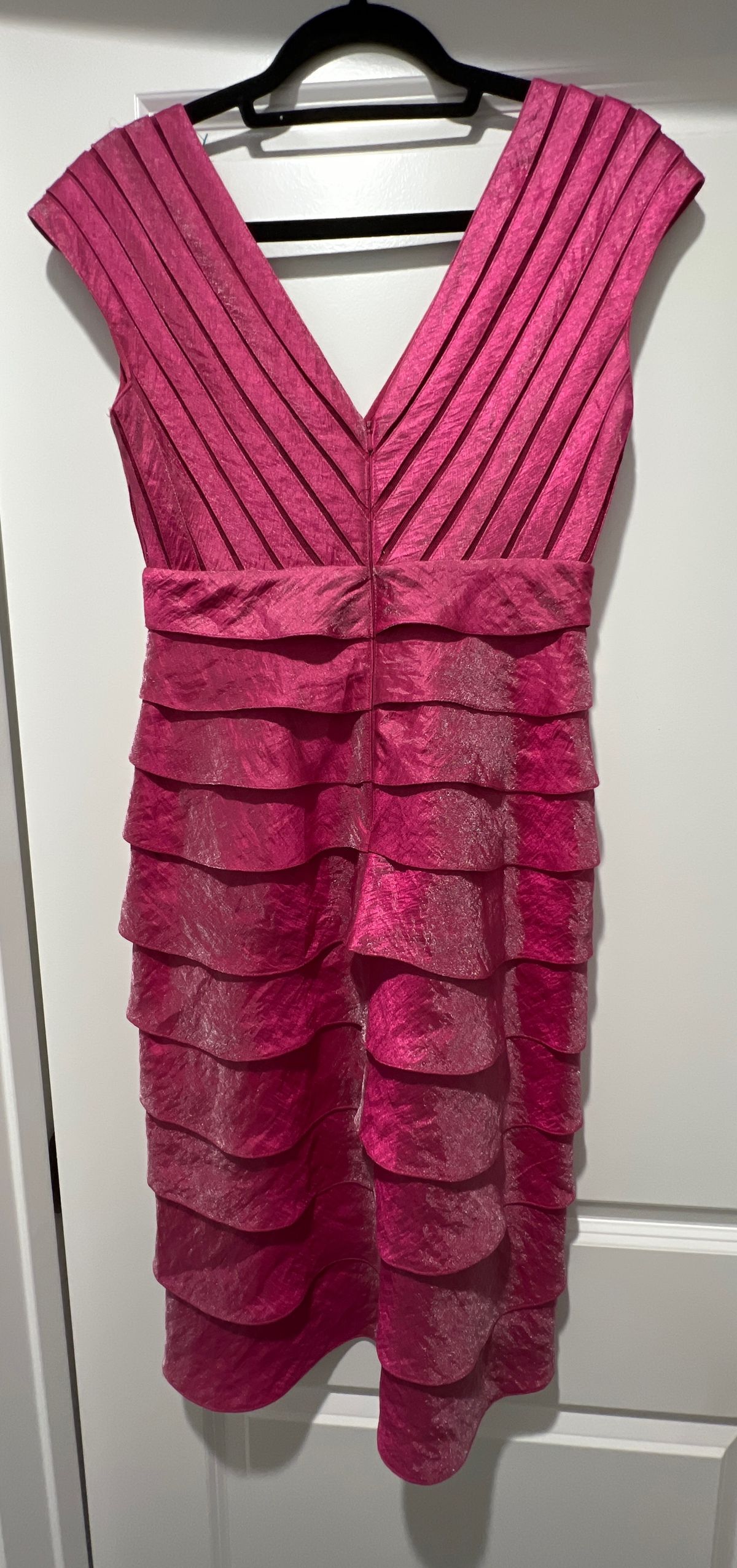 Adrianna Papell Size 6 Pageant Plunge Pink Cocktail Dress on Queenly