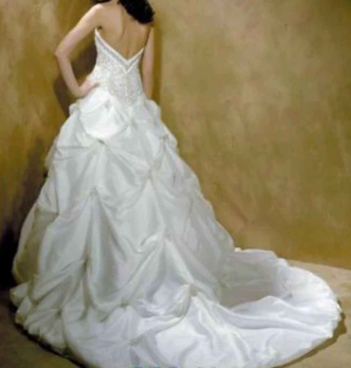 Style 8350 Allure Bridals Size 6 White Ball Gown on Queenly