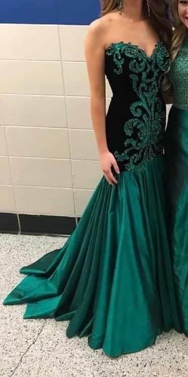 Sherri Hill Size 0 Velvet Green Mermaid Dress on Queenly