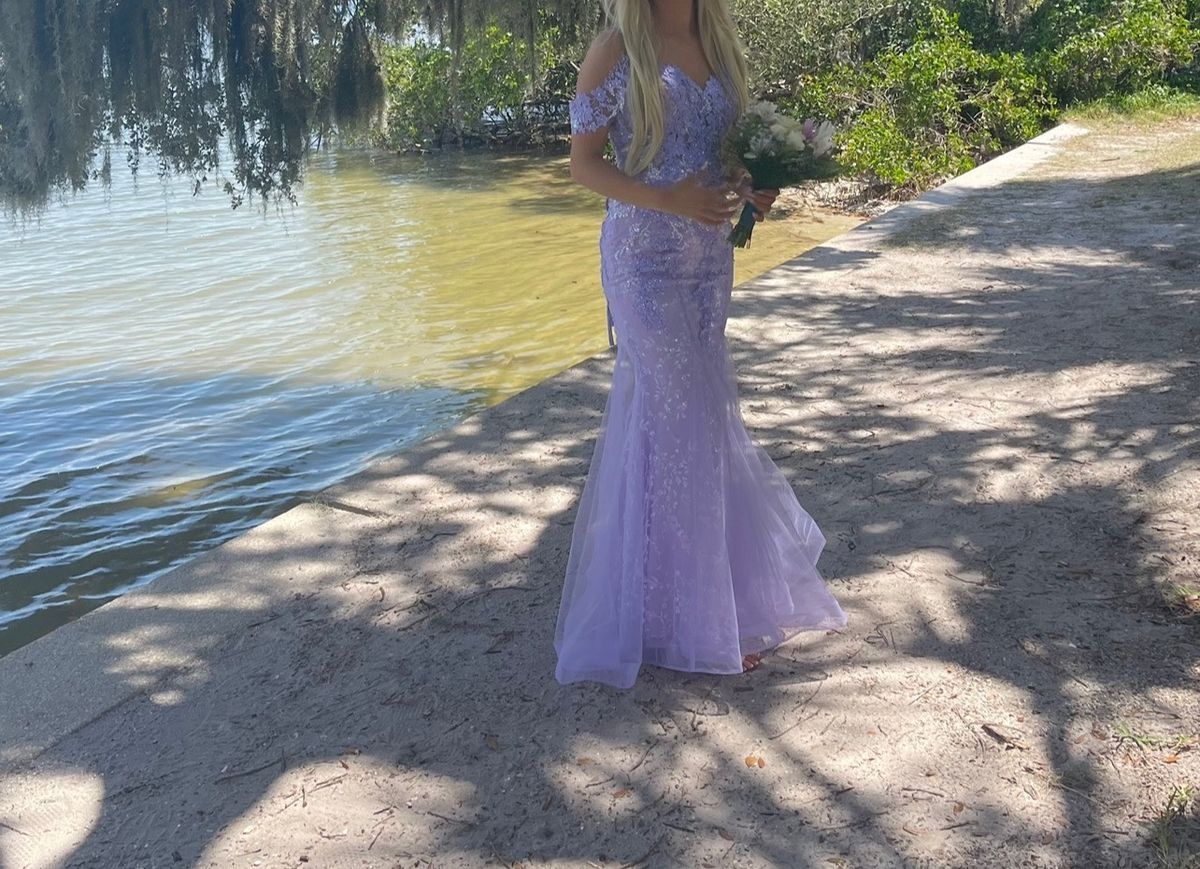 Style PS00MV Ellie Wilde Size 00 Prom Off The Shoulder Lace Light Purple Mermaid Dress on Queenly