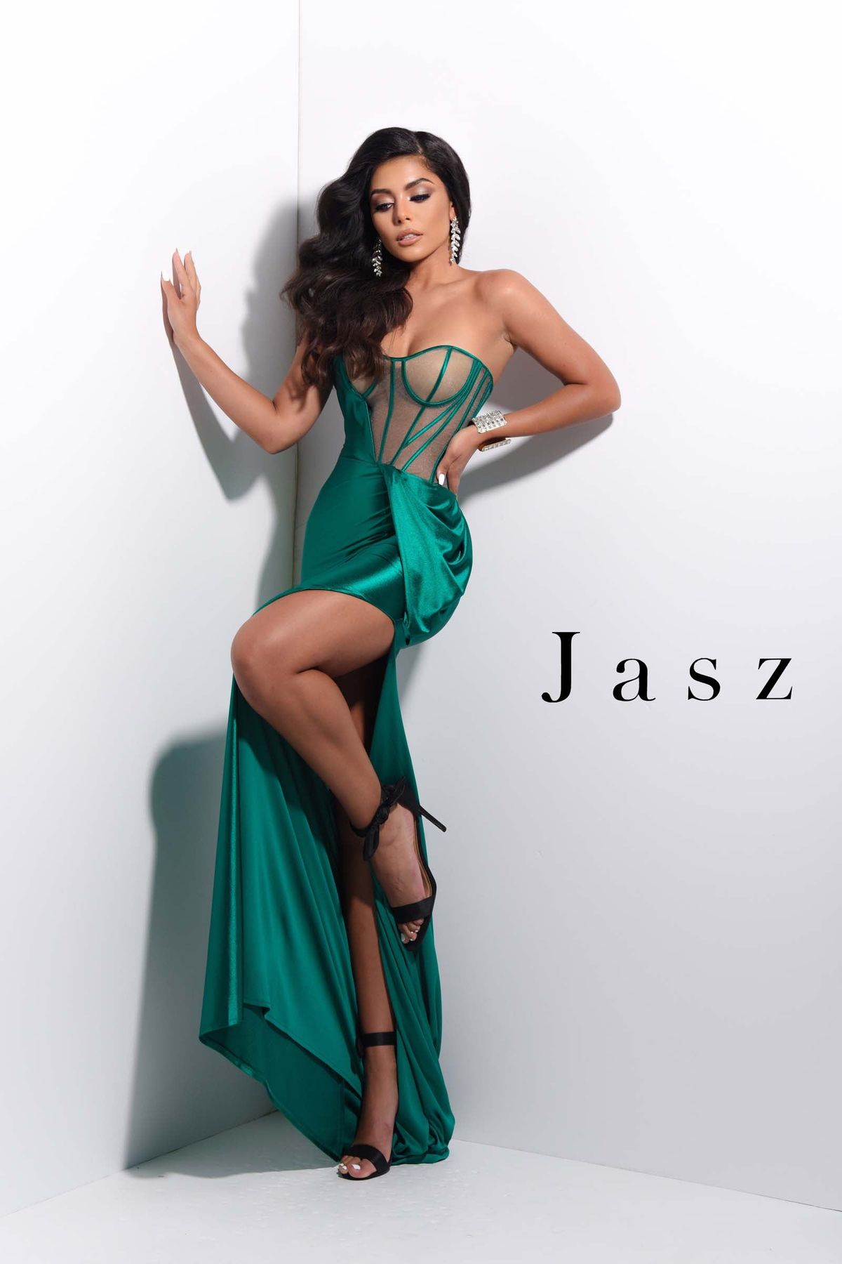 Style 7200 Jasz Couture Size 6 Prom Strapless Emerald Green Side Slit Dress on Queenly