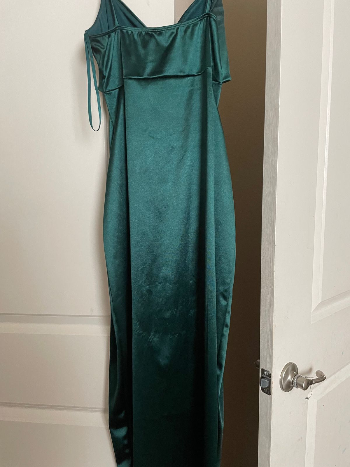 Size 10 Prom Plunge Green Cocktail Dress on Queenly