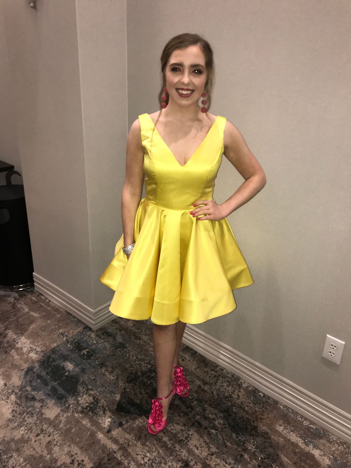 Size 4 Pageant Plunge Yellow Cocktail Dress on Queenly