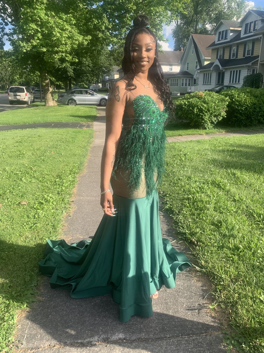 Size 14 Prom Green Dress With Train on Queenly