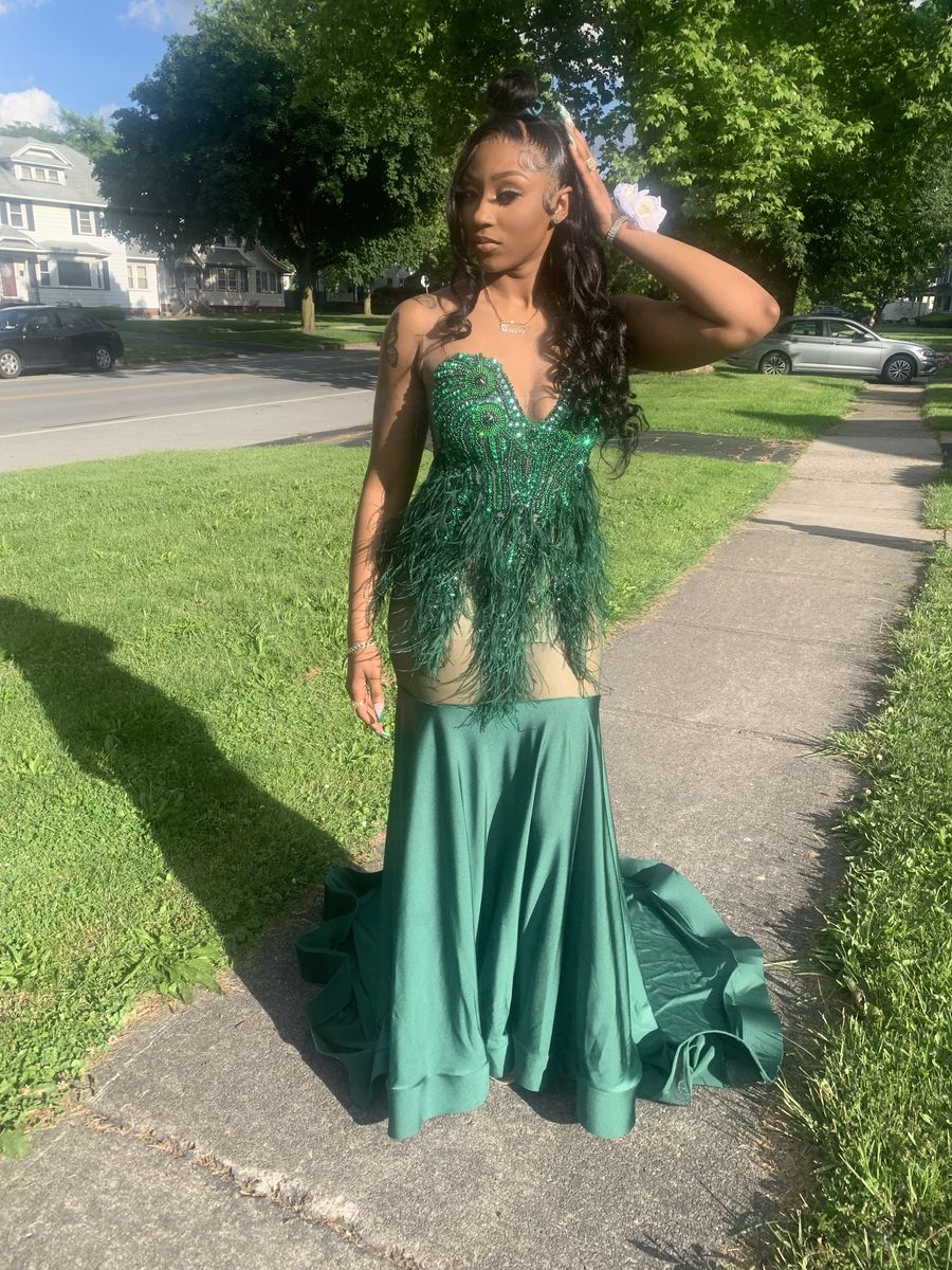 Size 14 Prom Green Dress With Train on Queenly