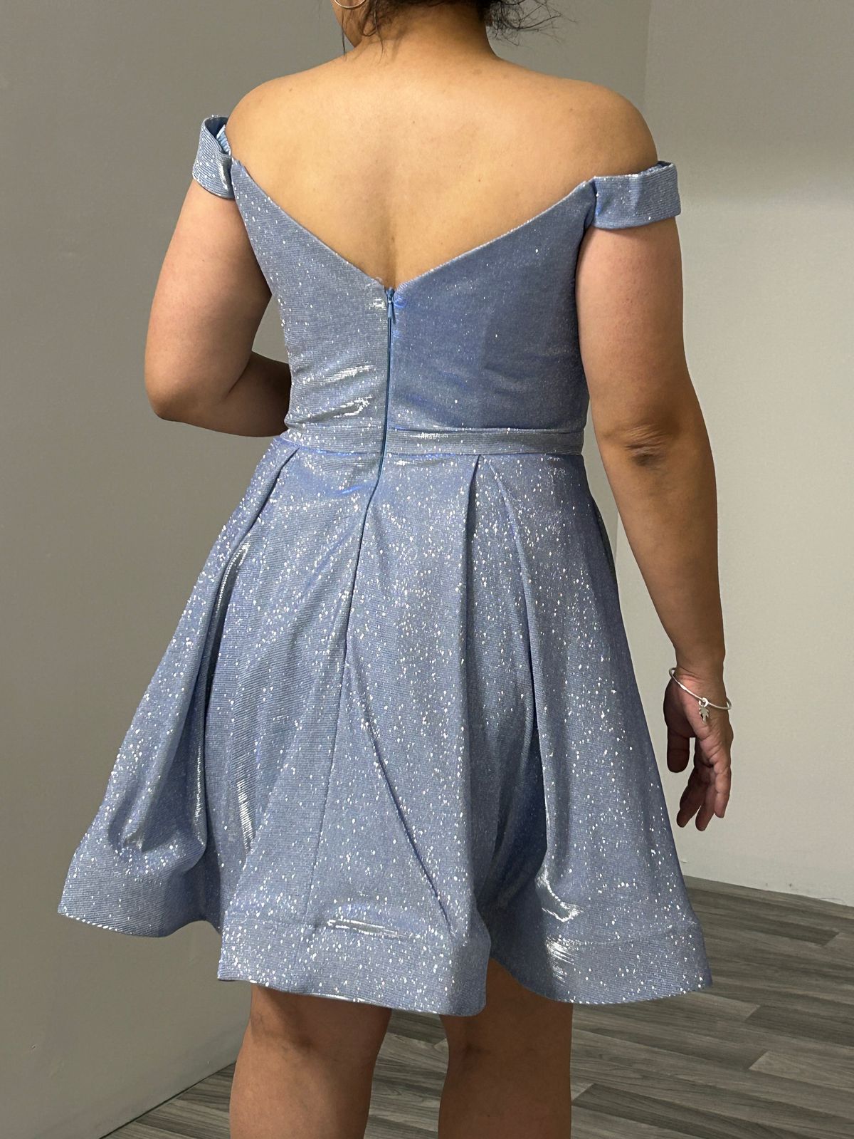 Rich’s Apparel Size 8 Prom Off The Shoulder Light Blue Cocktail Dress on Queenly