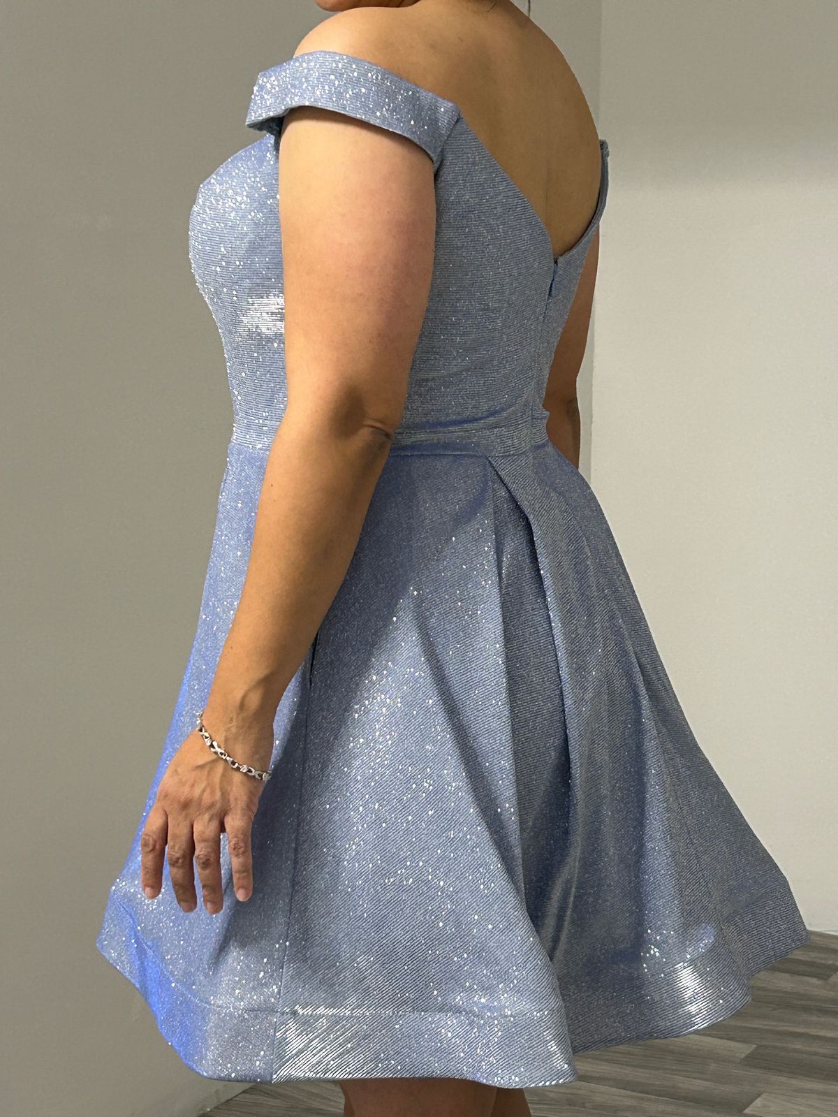 Rich’s Apparel Size 8 Prom Off The Shoulder Light Blue Cocktail Dress on Queenly