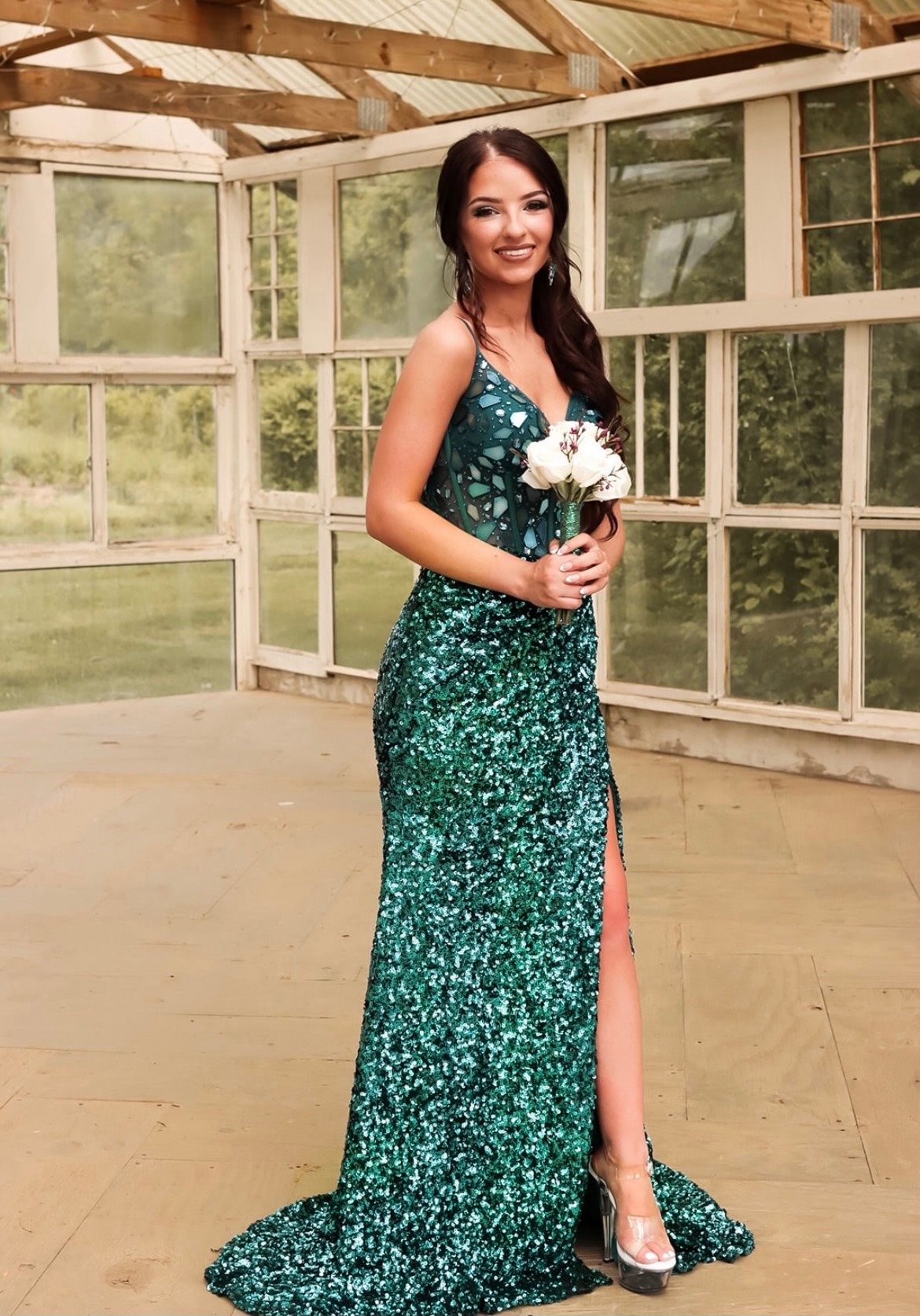 Sherri Hill Size 4 Prom Plunge Green Side Slit Dress on Queenly