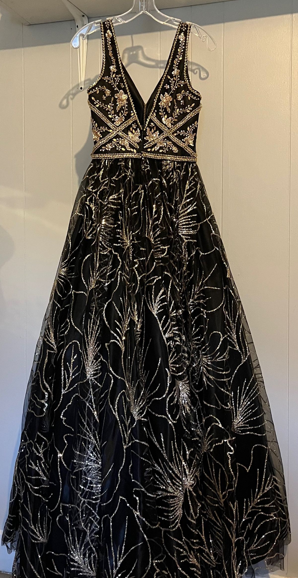 Mac Duggal Size 0 Pageant Plunge Black A-line Dress on Queenly