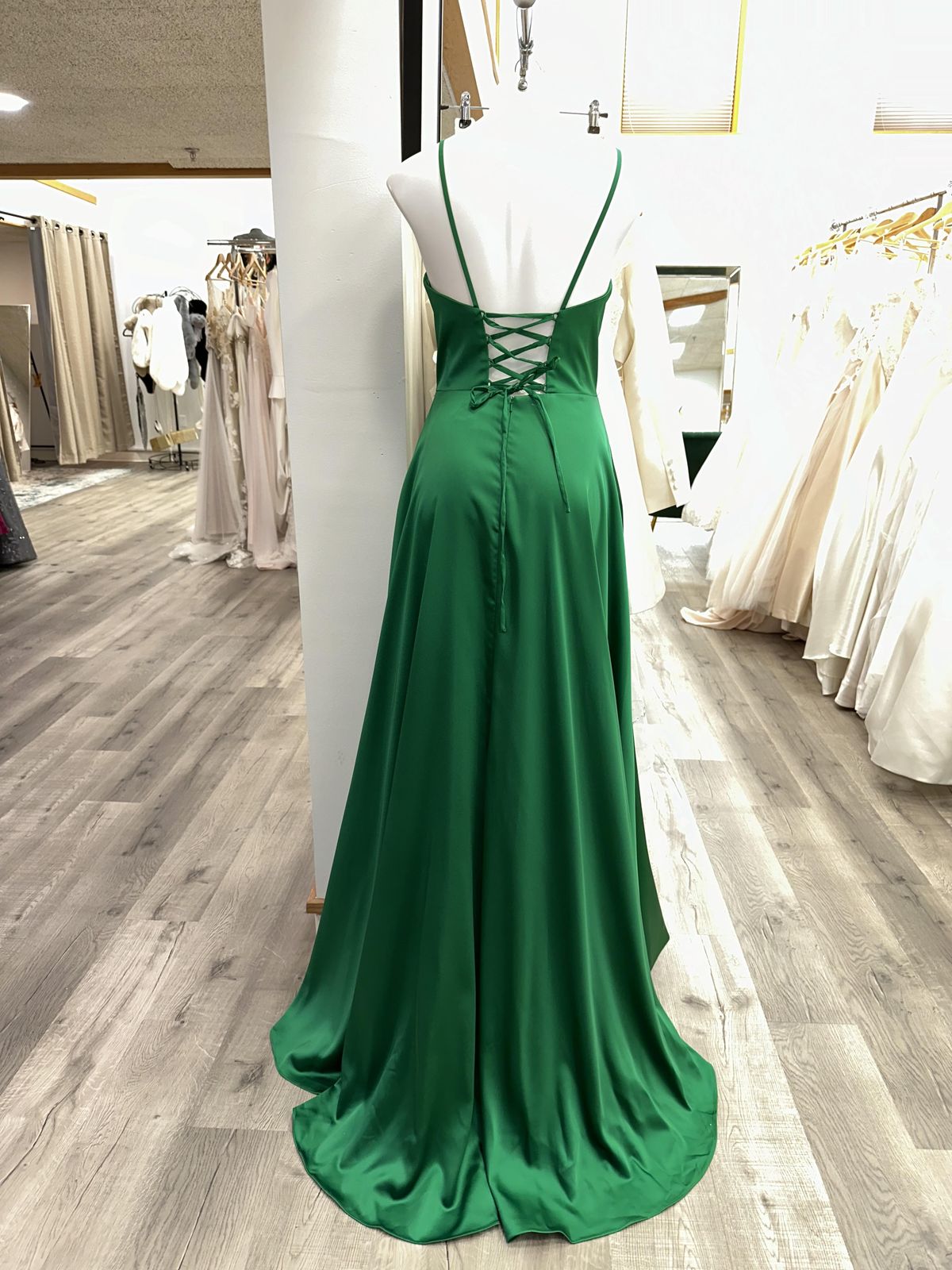 Style DM 10437 Dave and Johnny Size 12 Emerald Green A-line Dress on Queenly