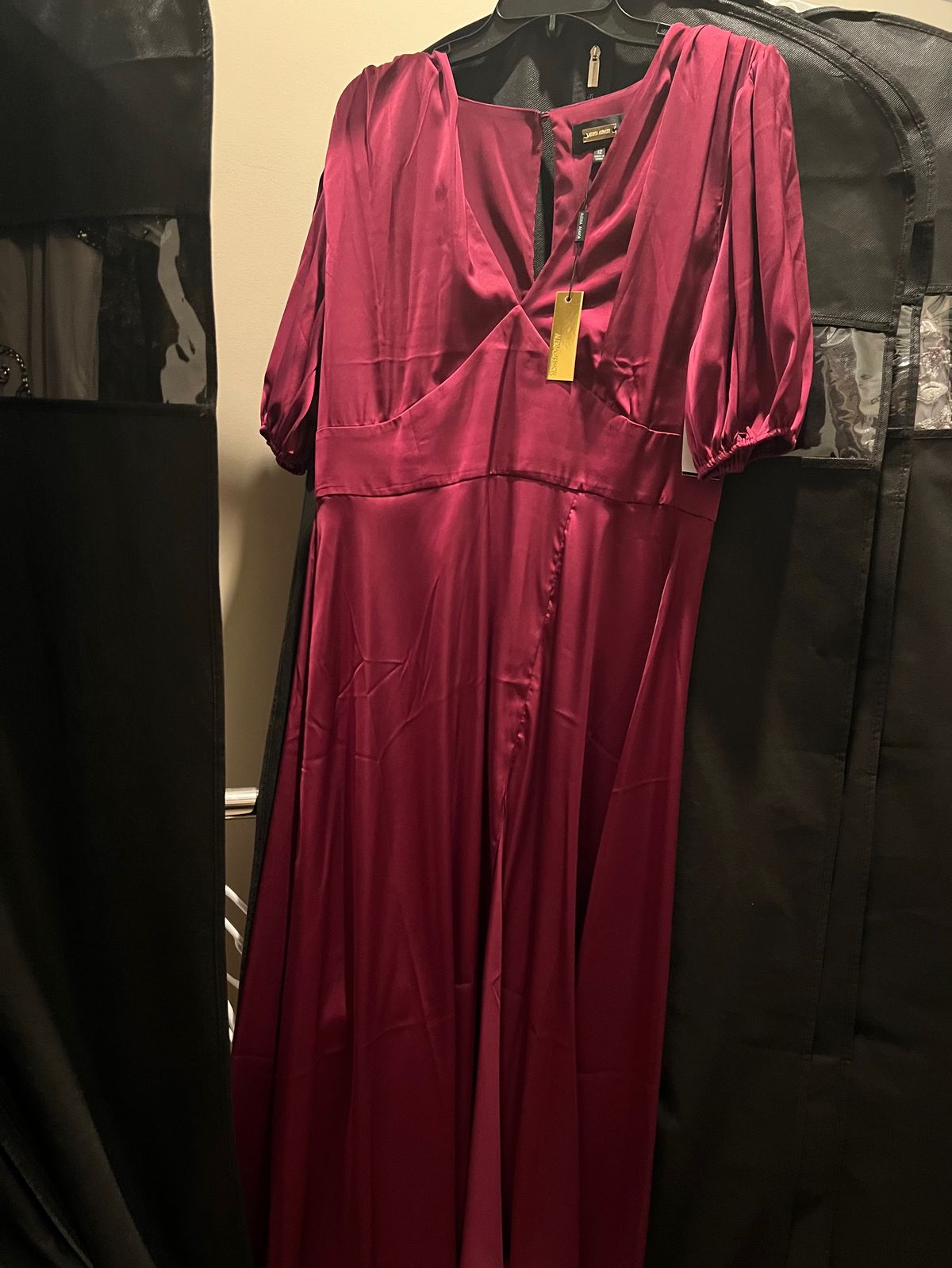 Alexia Admor Size 12 Wedding Guest Plunge Burgundy Red Cocktail Dress on Queenly