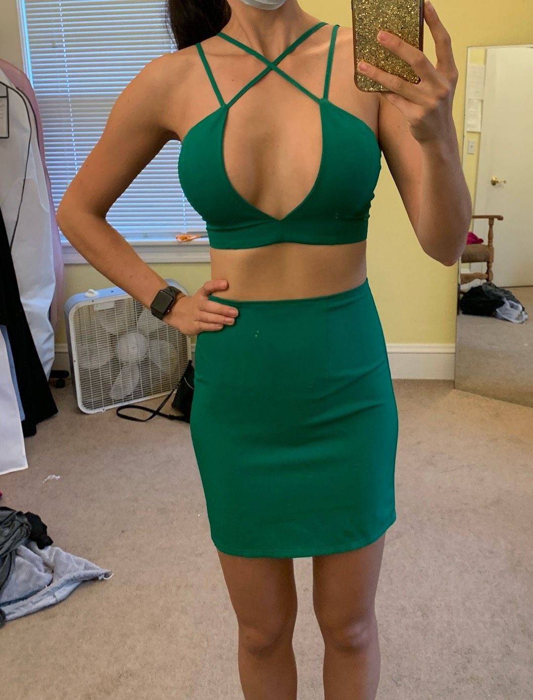 Size 4 Plunge Emerald Green Cocktail Dress on Queenly
