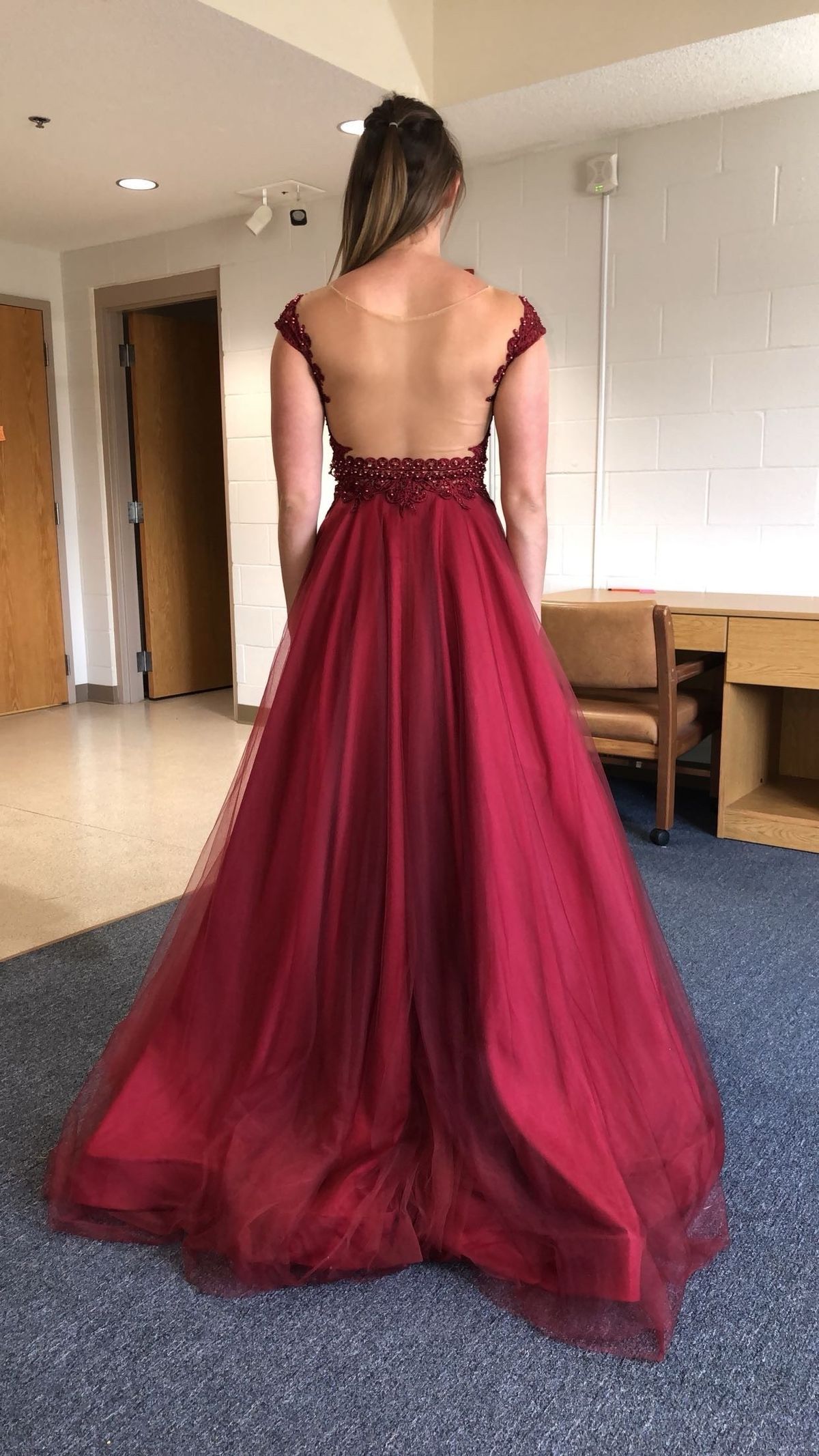Size 6 Prom Off The Shoulder Red Ball Gown on Queenly