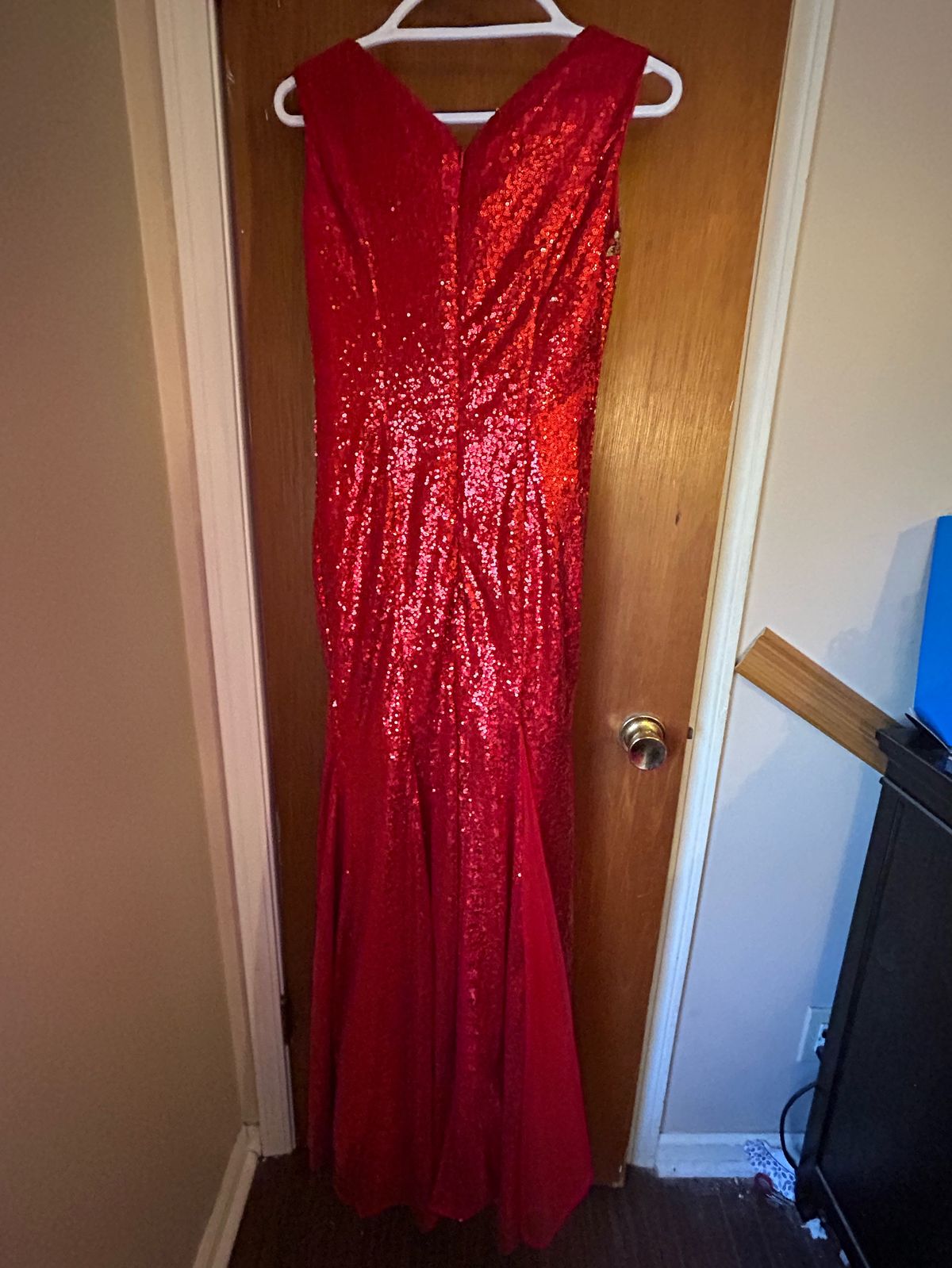 Size 2 Prom Plunge Red Mermaid Dress on Queenly