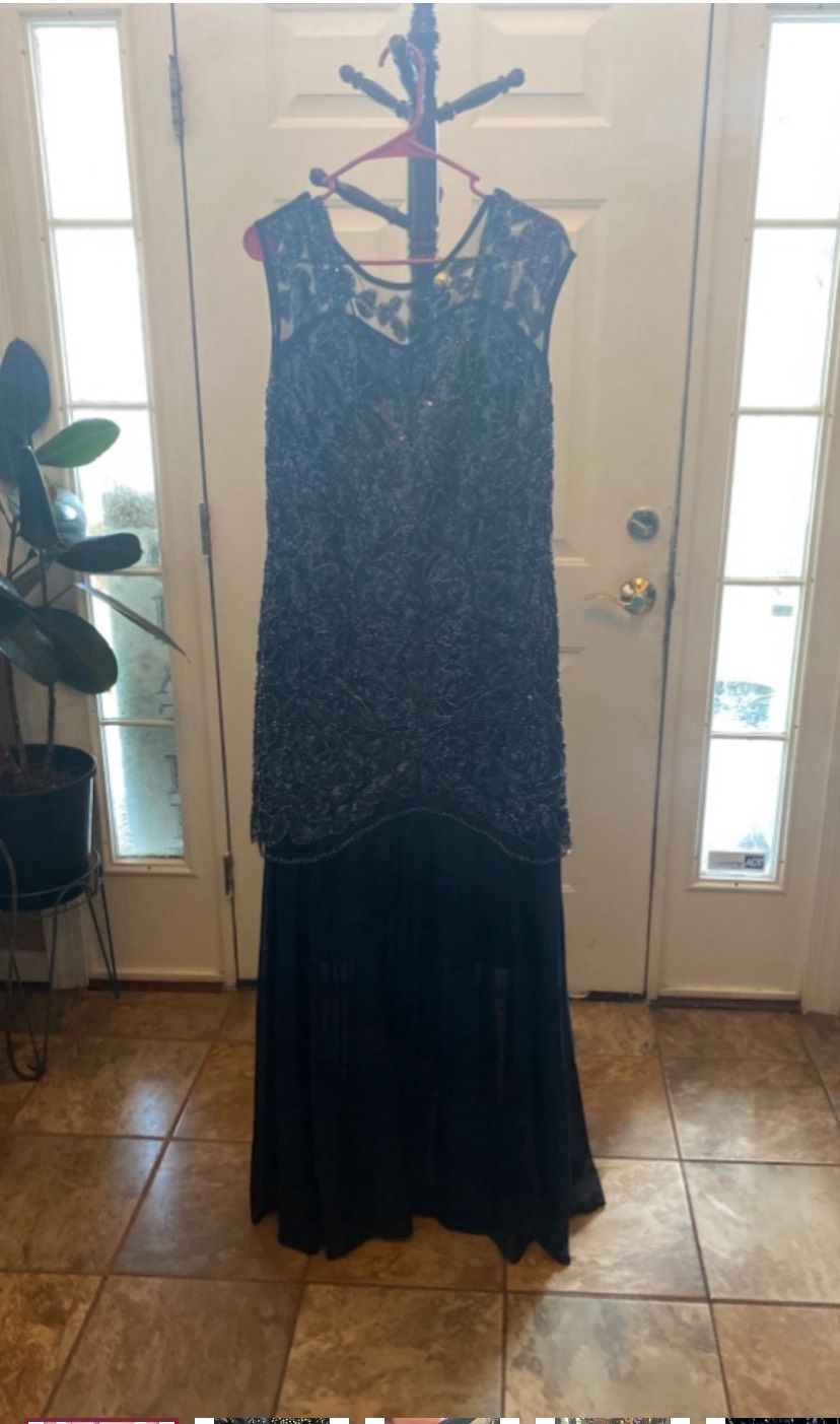 Size 1X Plunge Navy Blue Ball Gown on Queenly