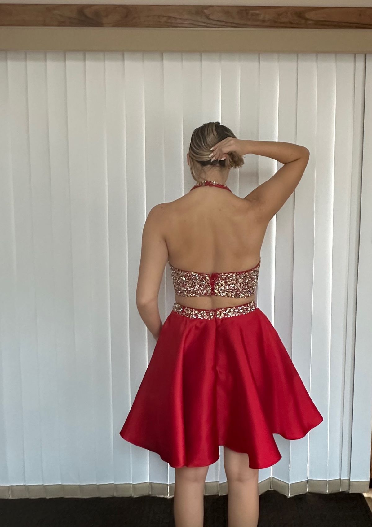 Size 2 Prom Halter Red Cocktail Dress on Queenly
