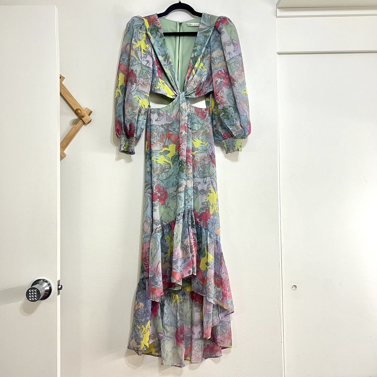 Alice + Olivia Size 2 Floral Multicolor Cocktail Dress on Queenly