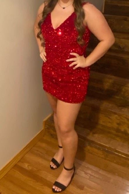Size 14 Prom Plunge Red Cocktail Dress on Queenly