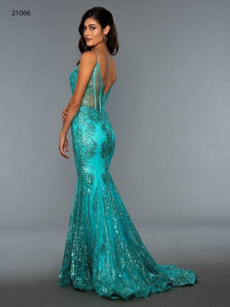 Style 21066 Stella Couture Plus Size 18 Emerald Green Mermaid Dress on Queenly