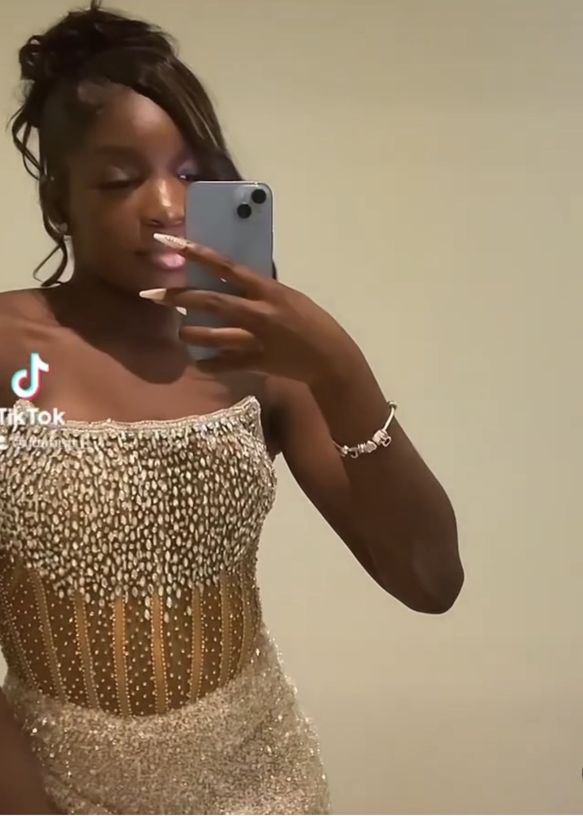 Size 4 Sequined Nude Cocktail Dress on Queenly