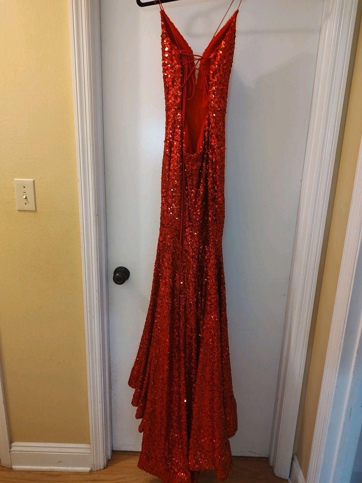 Size 8 Prom Plunge Red Mermaid Dress on Queenly