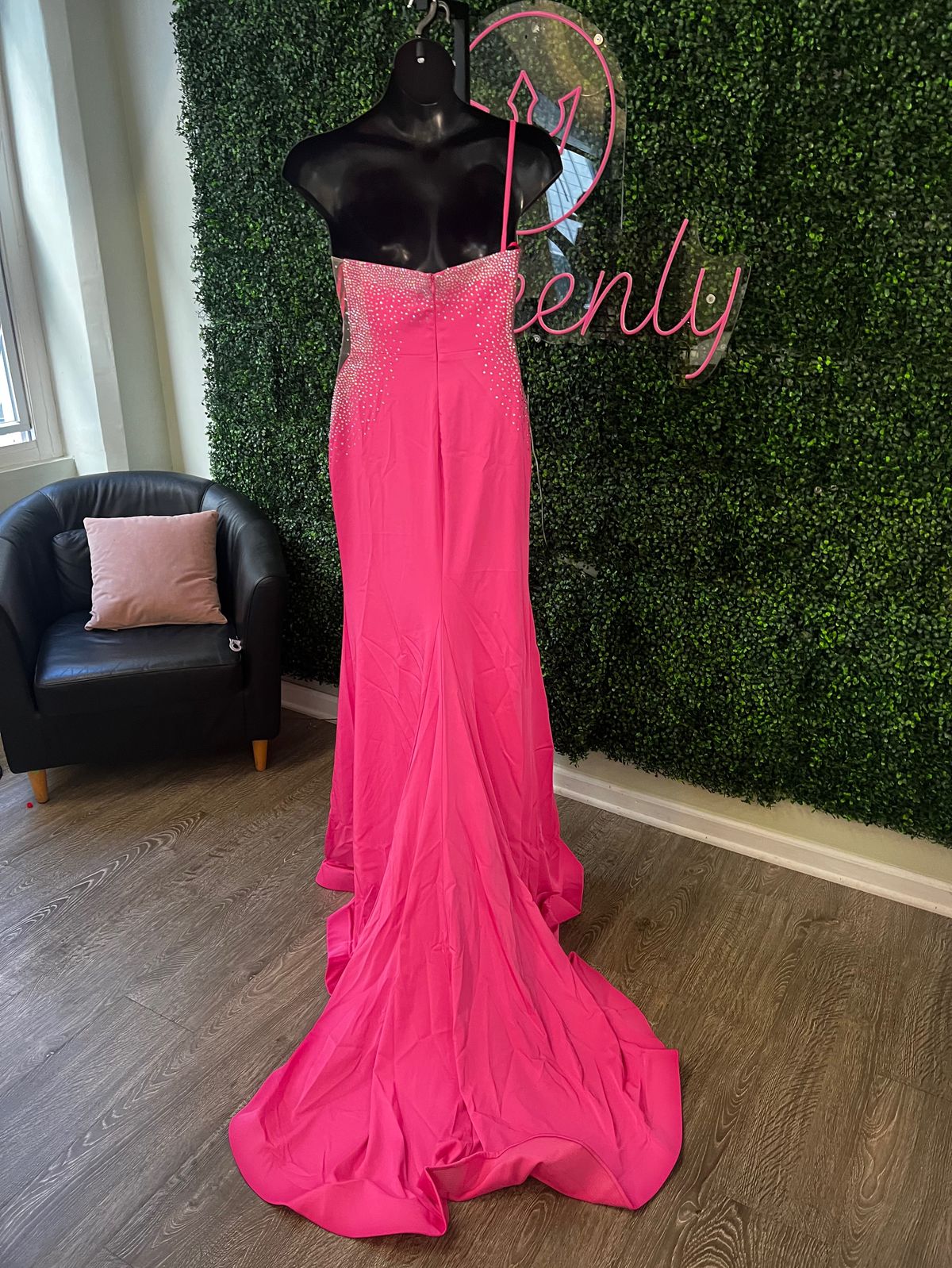 Queenly | Buy and sell prom, pageant, and formal dresses