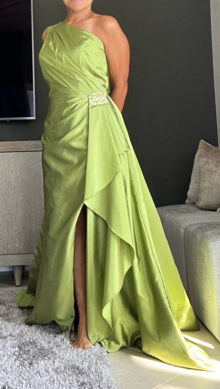 Style 2111E4728 Terani Couture Size 8 One Shoulder Green Side Slit Dress on Queenly