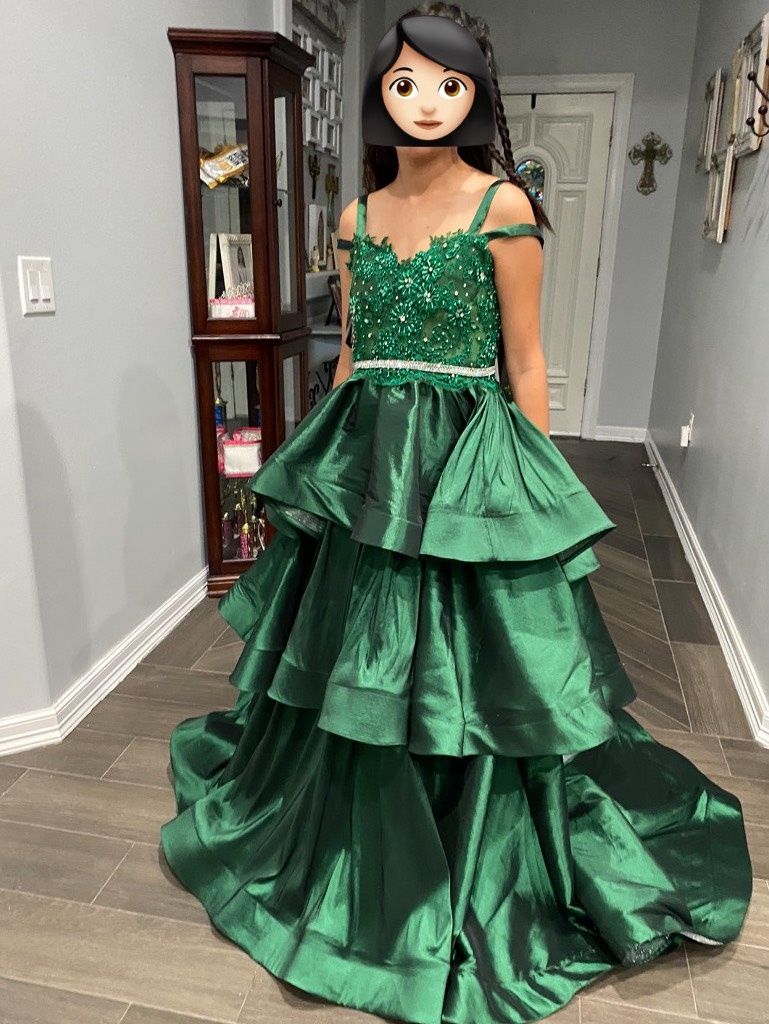 Size 0 Pageant Plunge Emerald Green Ball Gown on Queenly