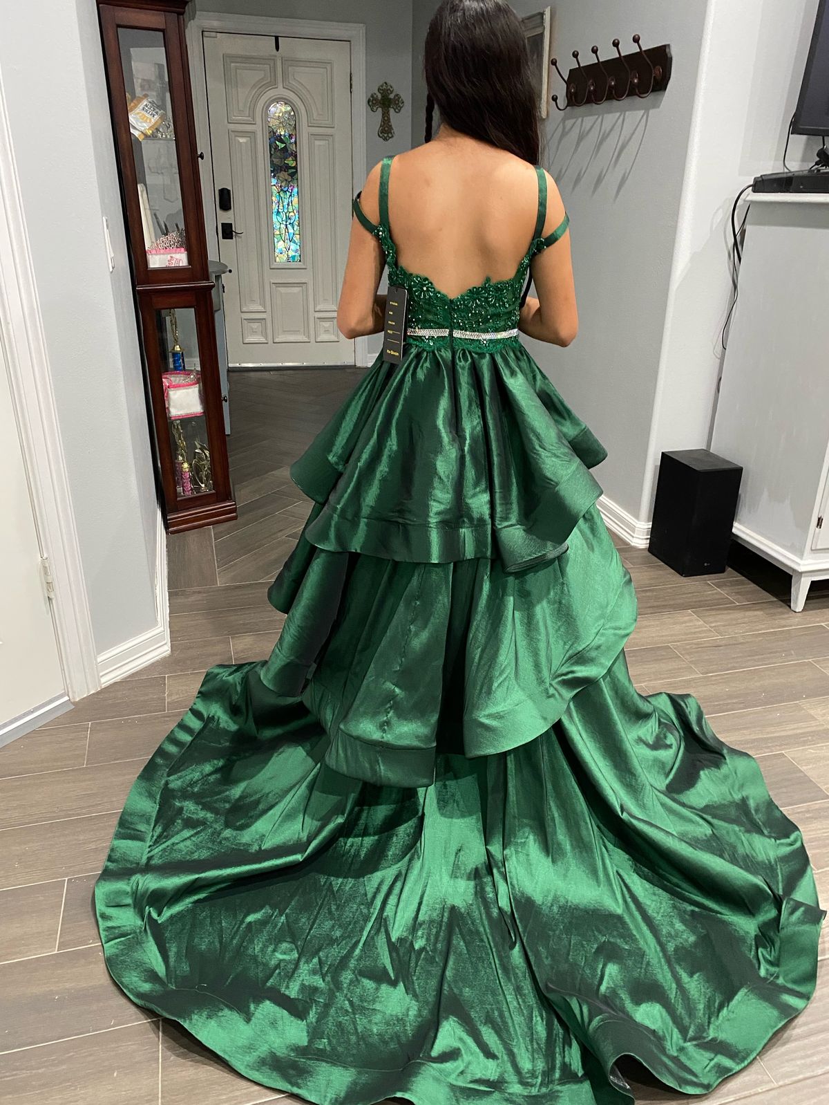 Size 0 Pageant Plunge Emerald Green Ball Gown on Queenly