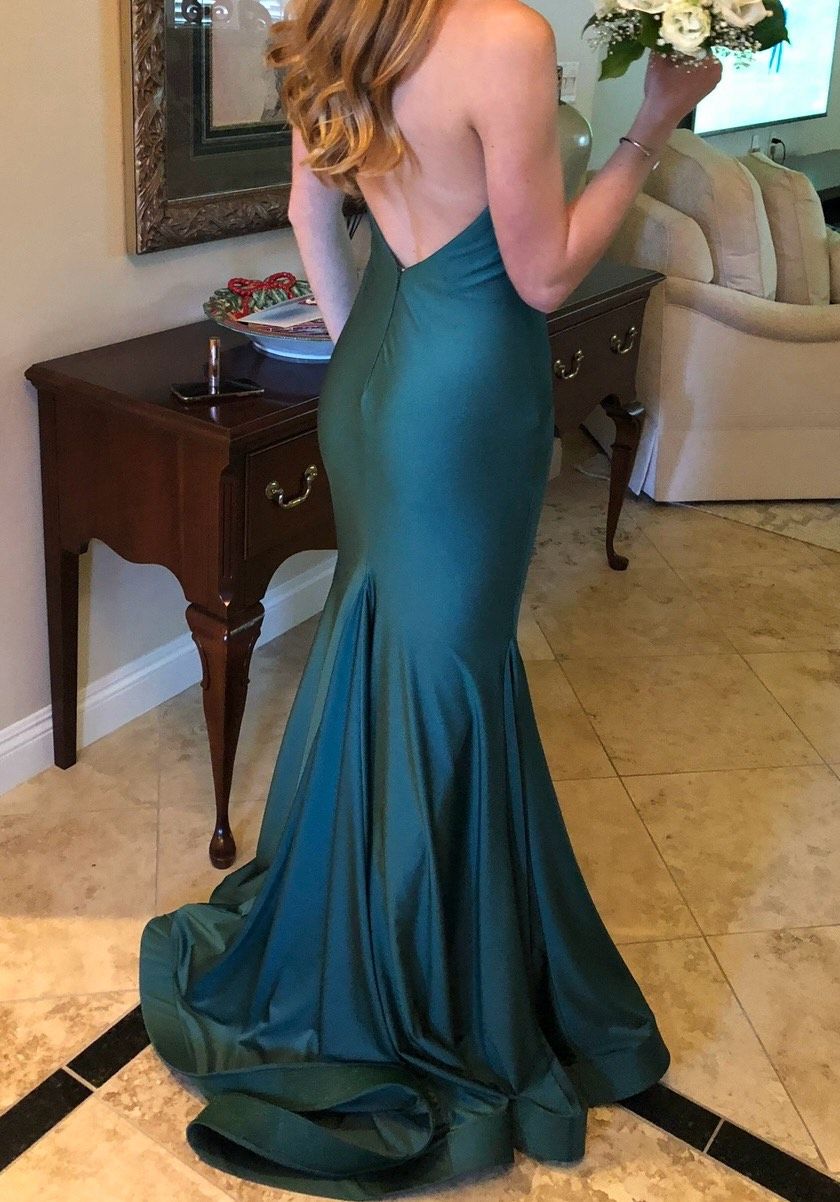 Jovani Size 2 Prom Halter Green Dress With Train on Queenly