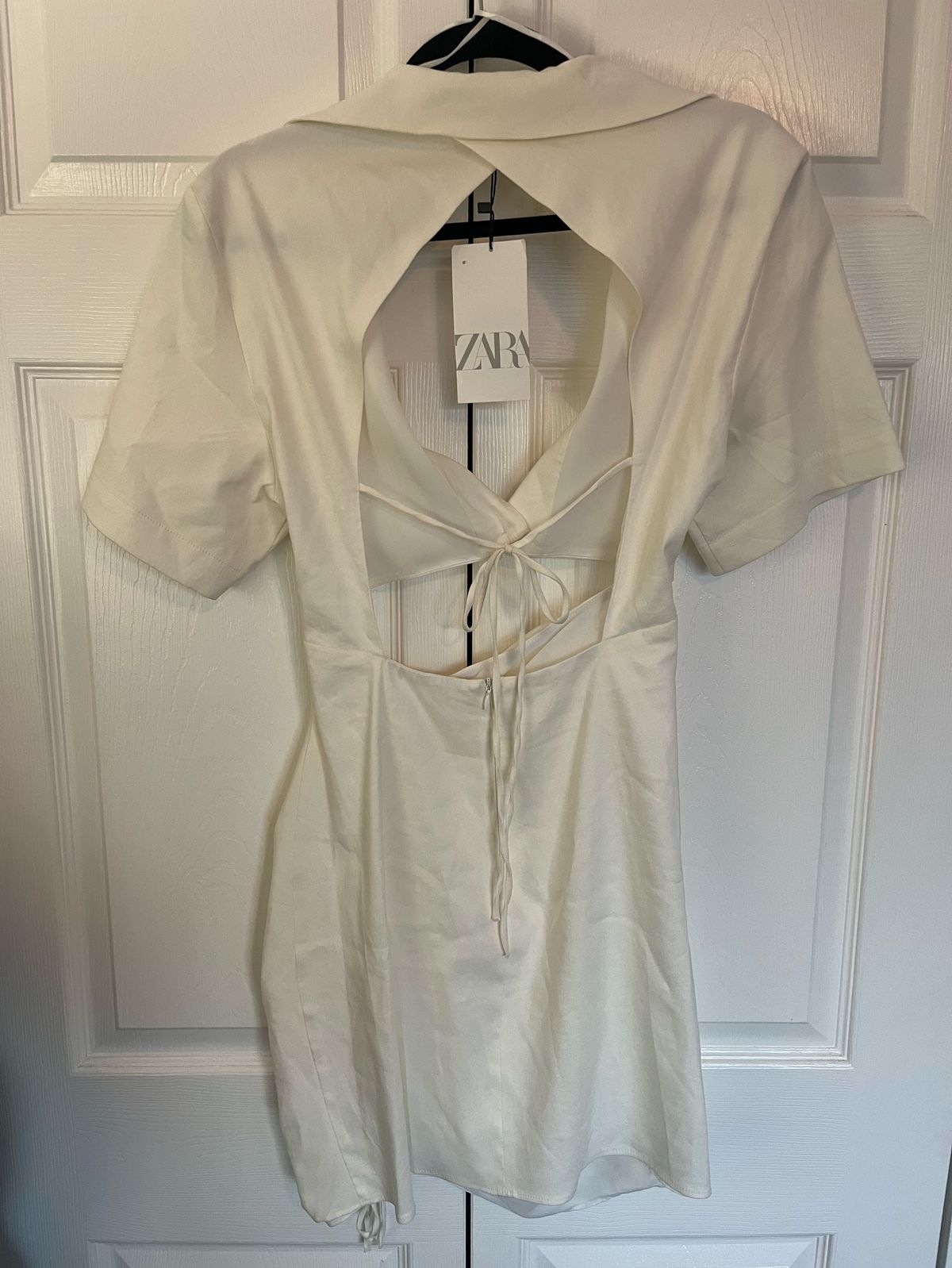 Zara Size M Homecoming Plunge White Cocktail Dress on Queenly