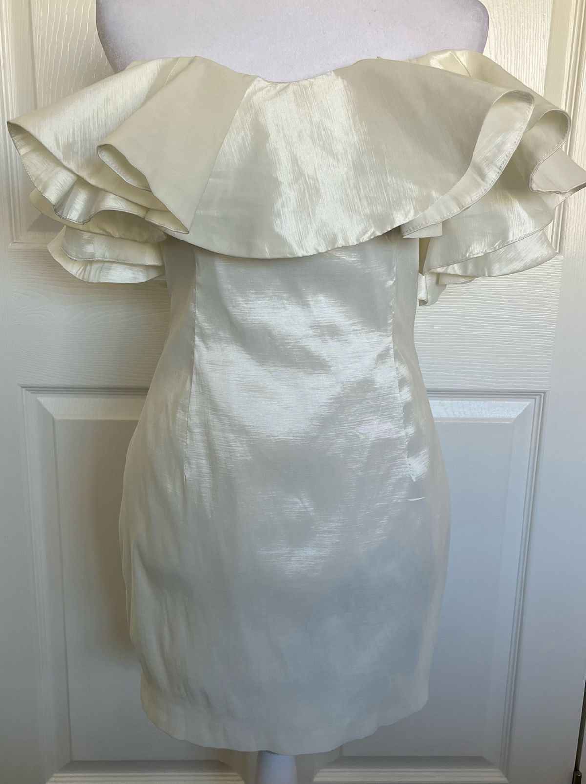 Bardot Size 10 Homecoming Strapless White Cocktail Dress on Queenly