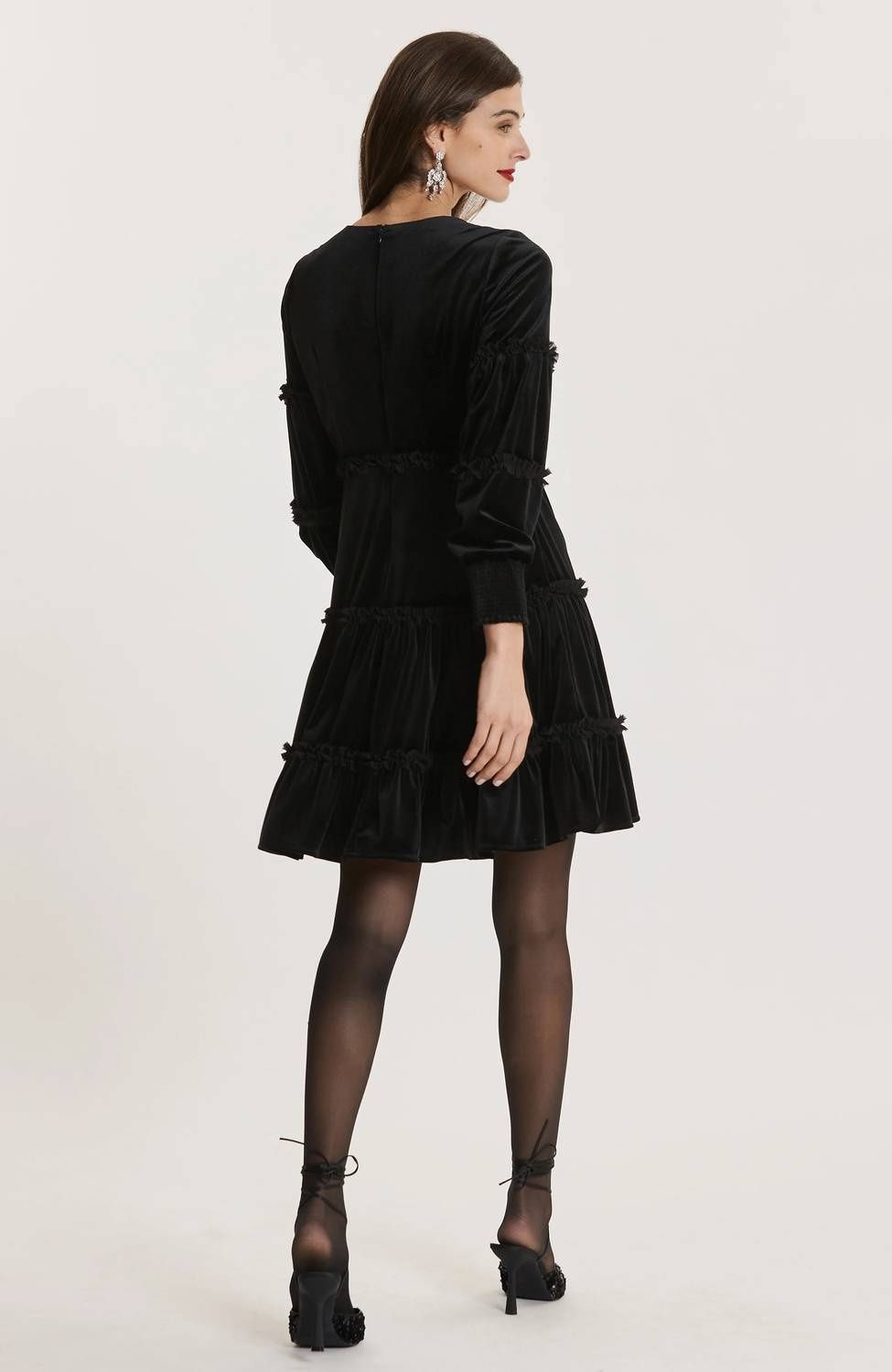Style 1-797201448-1498 Tyler Boe Size 4 Long Sleeve Velvet Black Cocktail Dress on Queenly
