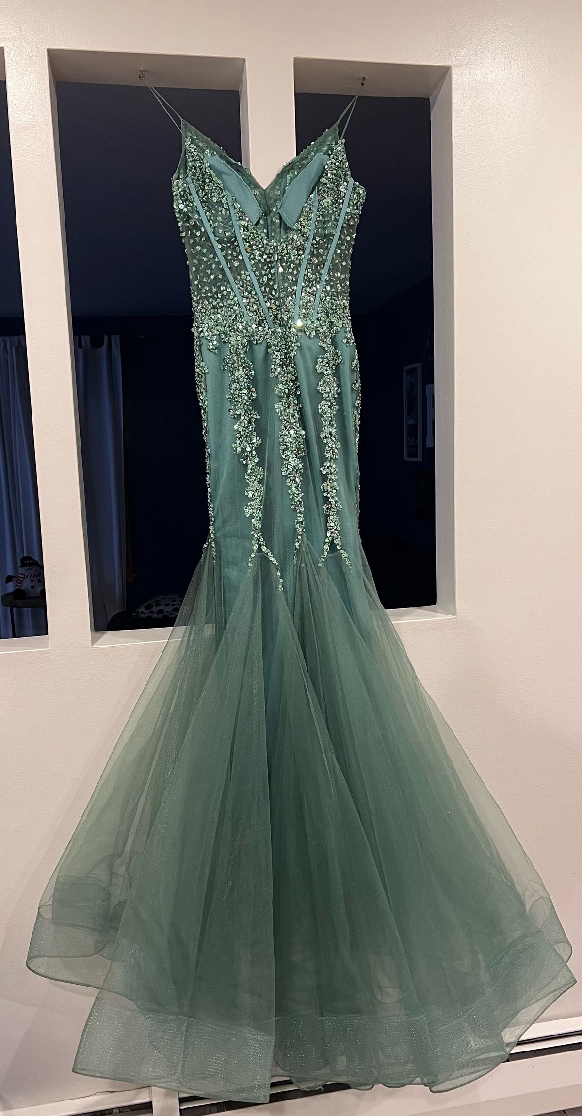 Style 56032 Jovani Size 8 Prom Plunge Green Mermaid Dress on Queenly